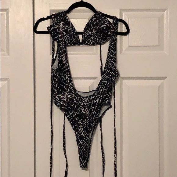 Bikini - Picture 2 of 4